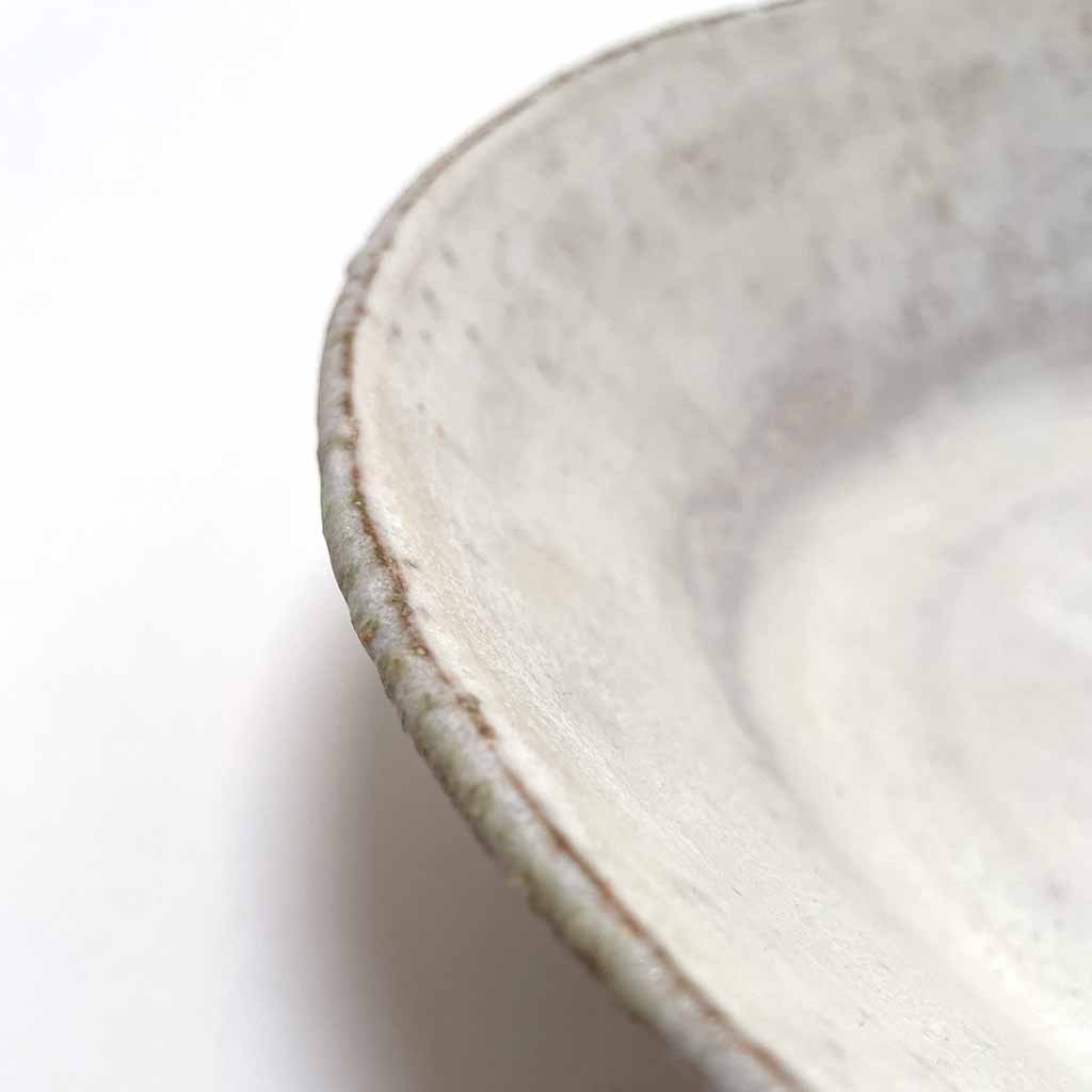 détail-assiette-creuse-blanche